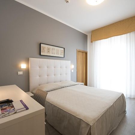 Hotel Iride & Spa Чезенатико Экстерьер фото
