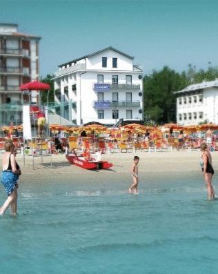 Hotel Iride & Spa Чезенатико Экстерьер фото