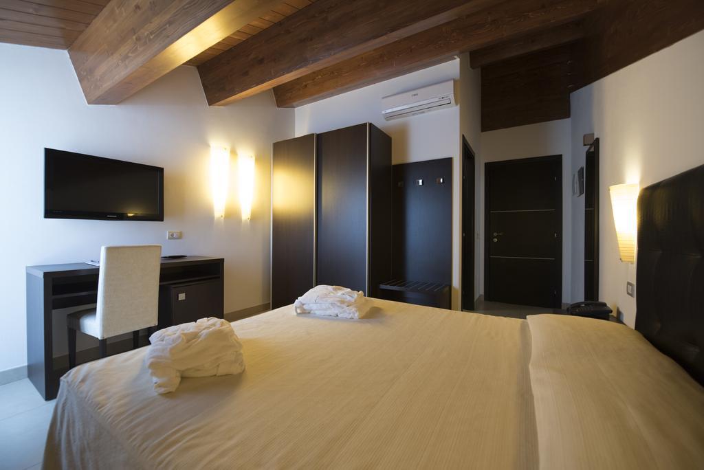 Hotel Iride & Spa Чезенатико Экстерьер фото