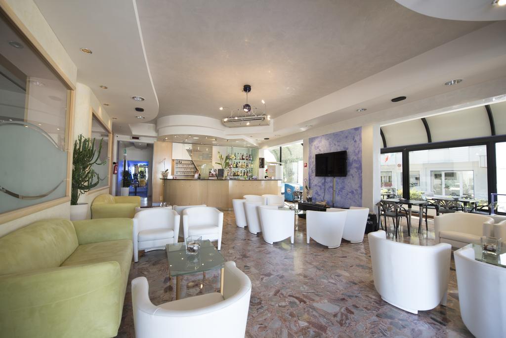 Hotel Iride & Spa Чезенатико Экстерьер фото